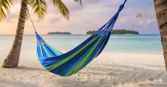 Hamaca de algodón con diseño de rayas de colores arcoíris para descanso al aire libre y camping - Aevum Chile.