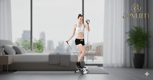 Mini stepper escaladora compacta con pedales antideslizantes, monitor digital y pistones hidráulicos de alta resistencia - Aevum Chile.